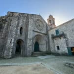 Fachada del Monasterio de Armenteira, etapa clave de la Variante Espiritual.