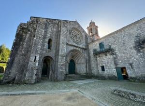 Fachada del Monasterio de Armenteira, etapa clave de la Variante Espiritual.