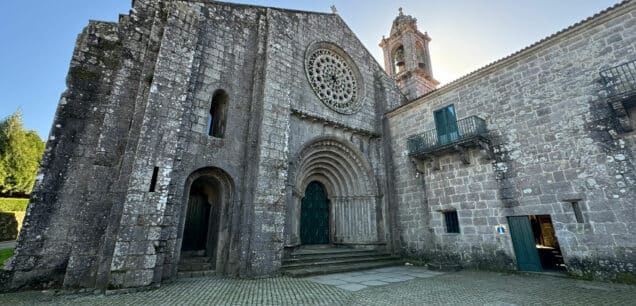 Fachada del Monasterio de Armenteira, etapa clave de la Variante Espiritual.